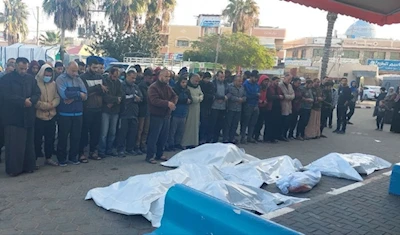 الصلاة على جثامين شهداء في مستشفى شهداء الأقصى في دير البلح وسط قطاع غزة