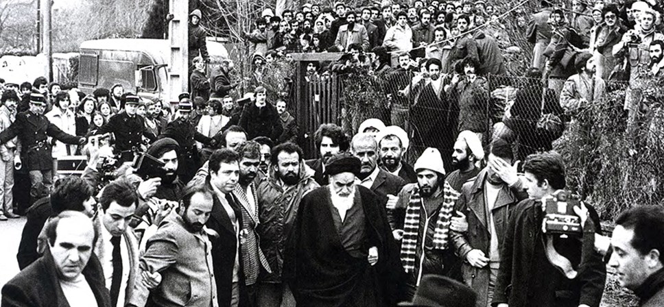 تجمع المدنيين في وداع الإمام الخميني في فرنسا عام 1979