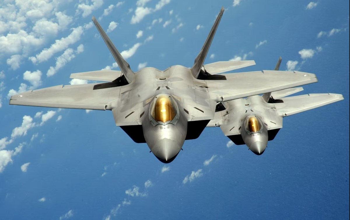 البيت الأبيض: طائرة أميركية من طراز (F-22) أسقطت الجسم المجهول فوق شمال كندا