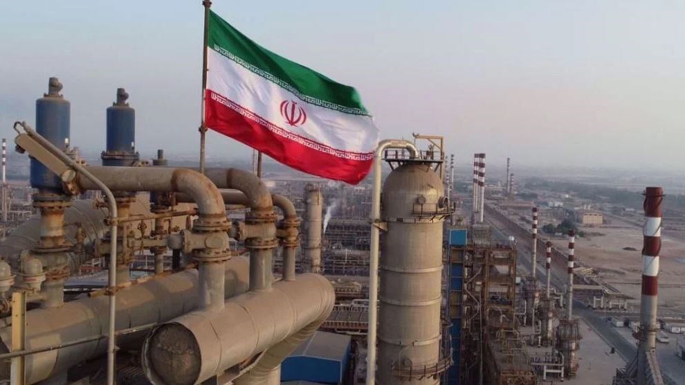 تطور إيران قطاع البتروكيماويات ليساهم بحصة معتبرة في الاقتصاد الإيراني من خلال صادراته المطلوبة عالمياً.