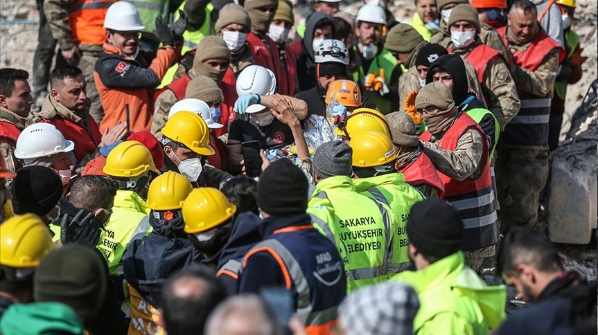 وزير الخارجية التركي مولود جاويش أوغلو يشكر الفرق الأجنبية التي ساعدت في عمليات الانقاذ