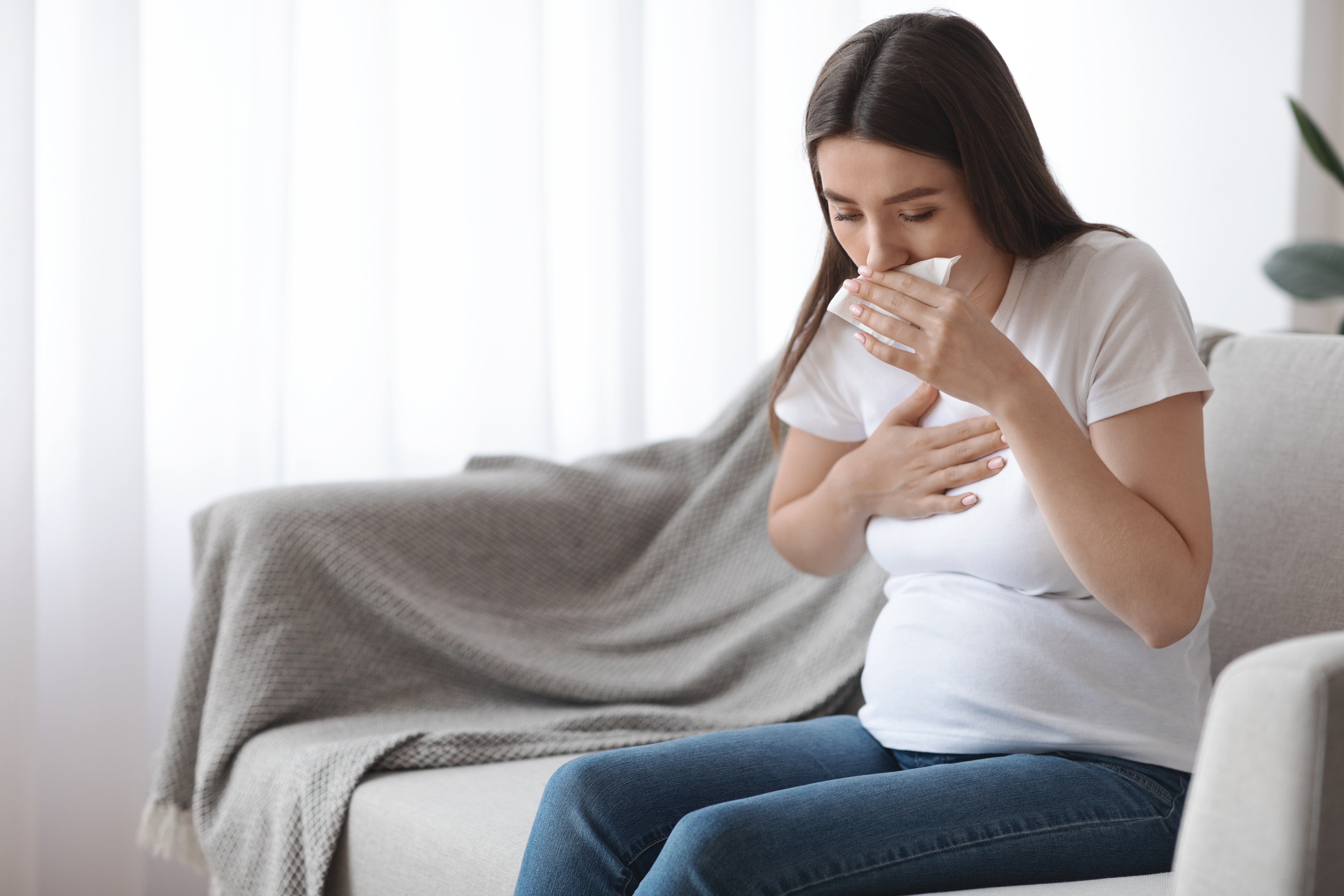 هل من خطر على المرأة الحامل بسبب الكحة؟