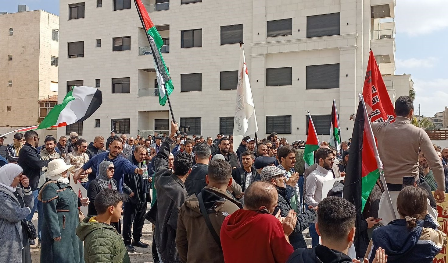 اعتصام قرب سفارة الكيان الإسرائيلي في الأردن تنديداً بمجزرة نابلس