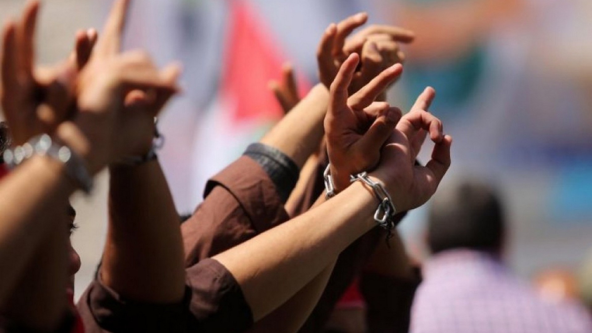 الأسرى الفلسطينيون يواصلون العصيان والاحتجاج ضد إدارة السجون  