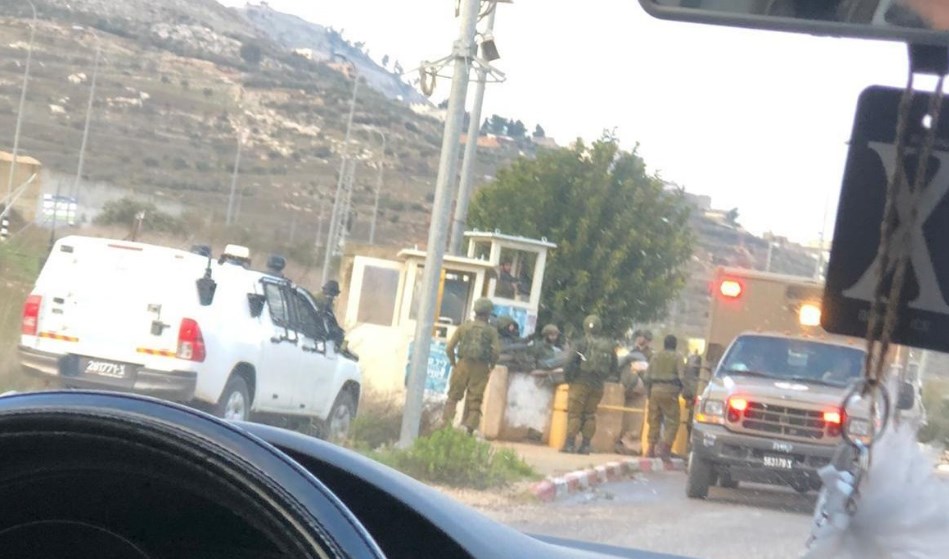 صورة من موقع إطلاق الاحتلال النار على الشاب الفلسطيني عبد الله قلالوة