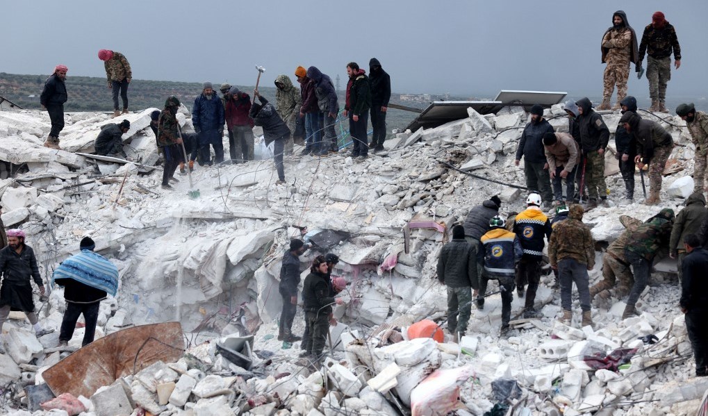 الزلزال المدمر يتسبب بفرار نحو 20 شخصاً من سجن يحتجز مسلحين شمال غرب سوريا