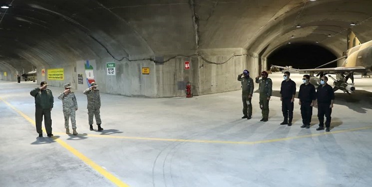 الجيش الإيراني يزيح الستار عن 