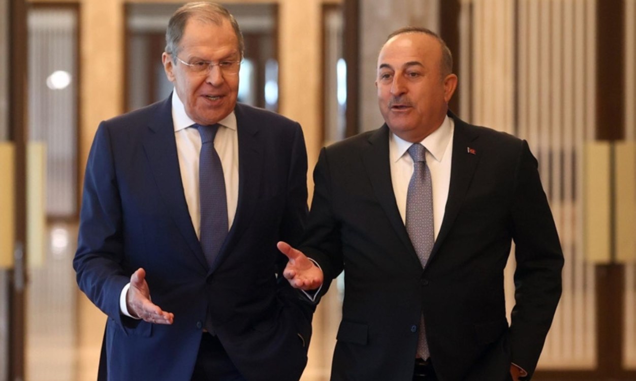 وزيرا الخارجية الروسي سيرغي لافروف ونظيره التركي مولود جاويش أوغلو