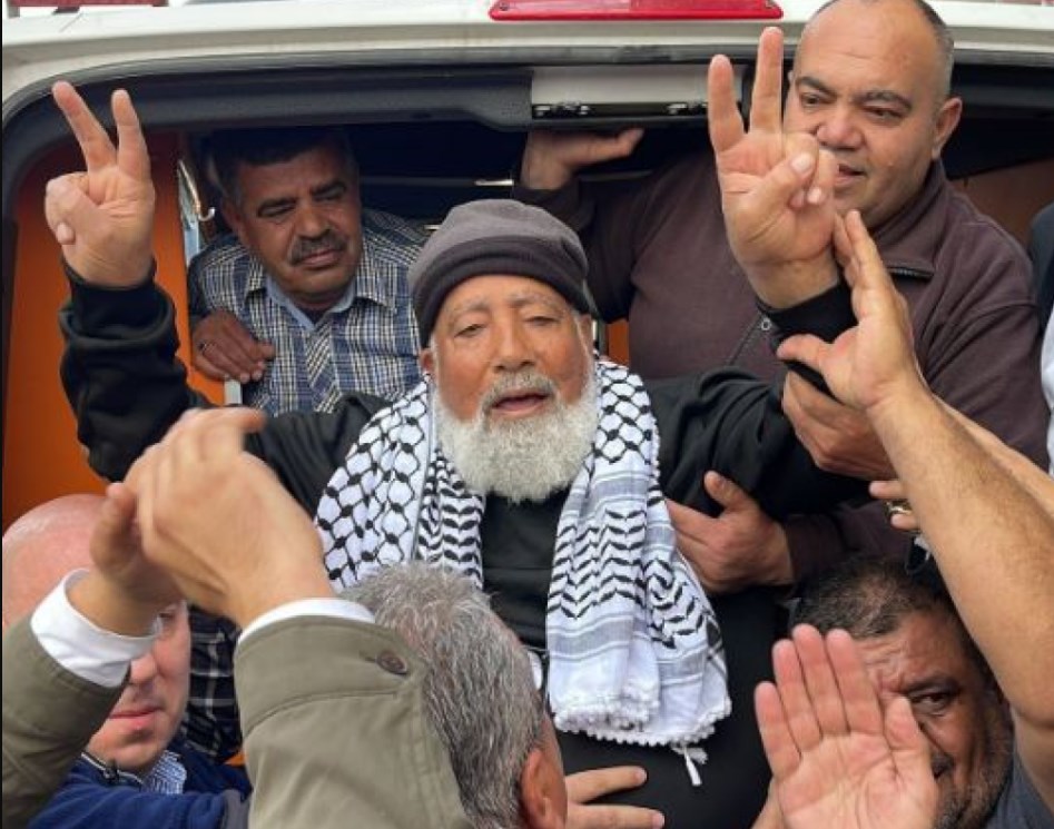  شيخ الأسرى الفلسطينيين اللواء فؤاد الشوبكي حراً بعد 20 عاماً في سجون الاحتلال