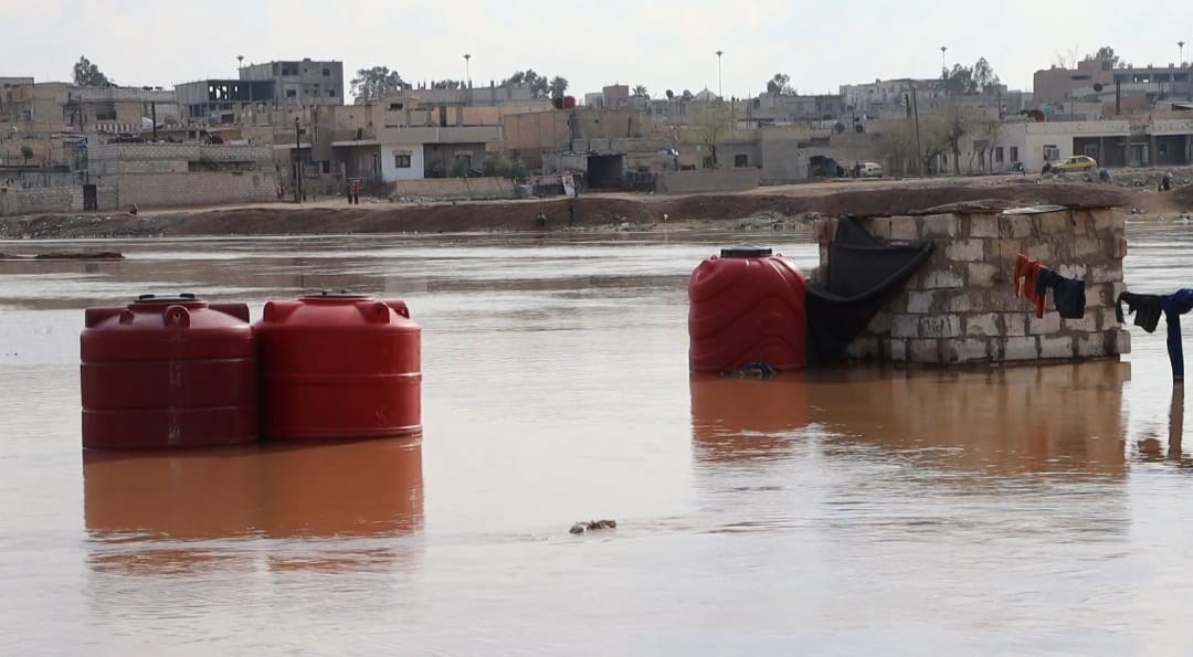 أمطار الحسكة تعيد الحياة لنهر الخابور وتغمر منازل المدنيين في عدد من أحيائها