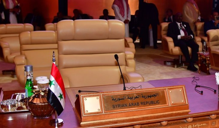 مقعد سوريا الفارغ خلال القمة الـ 29 لجامعة الدول العربية في السعودية (أرشيف).