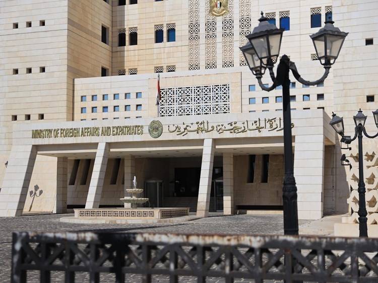 سوريا: العدوان الإسرائيلي على دمشق محاولة للهروب من التفتت الداخلي