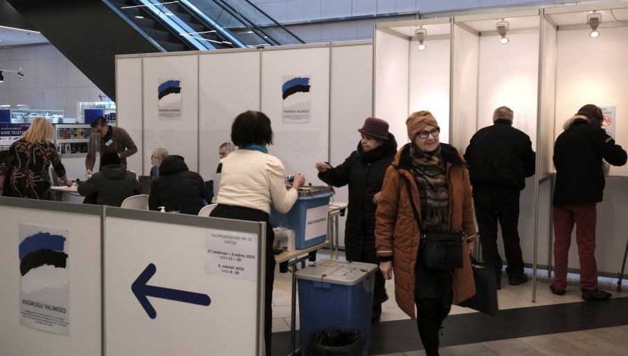 الإستونيون ينتخبون برلمانهم الجديد وسط انقسام حول أوكرانيا