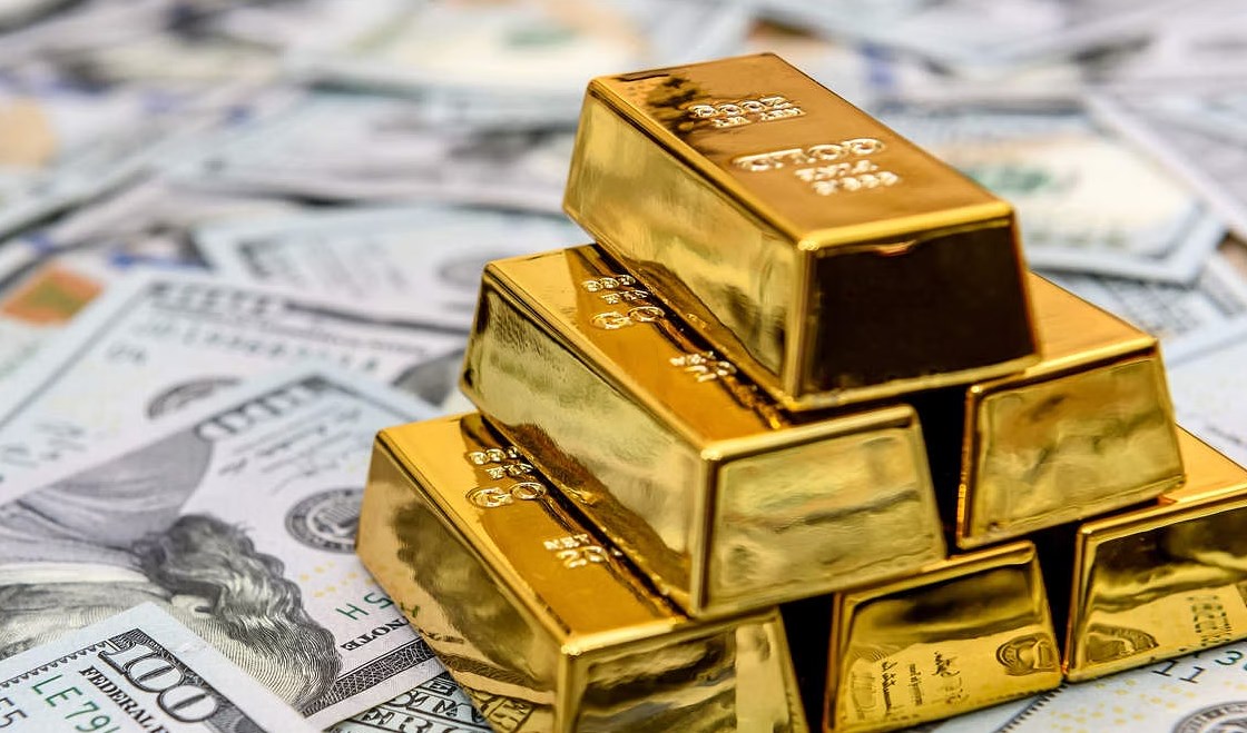 تراجعت العقود الآجلة للذهب بنحو 1.9%