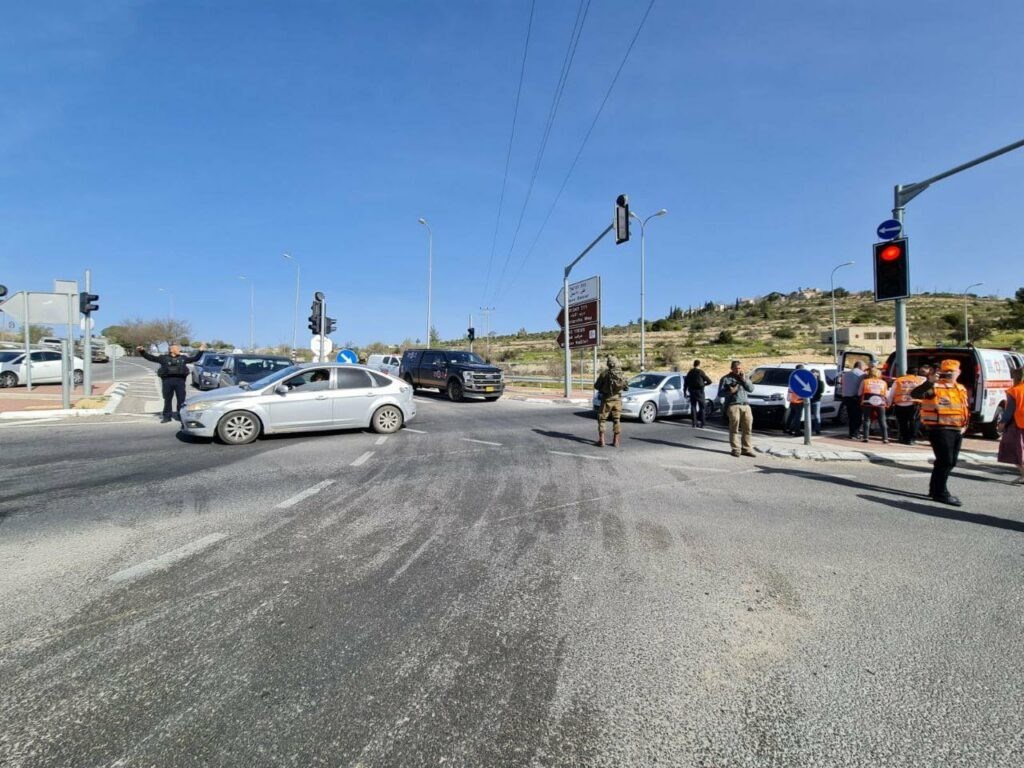 الاحتلال يزعم أن فتاة فلسطينية نفذت عملية طعن عند مفترق 