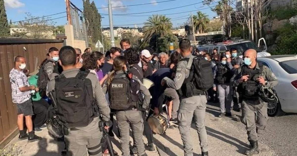 مواجهات بين شبان فلسطينيين وقوات الاحتلال في حي الشيخ جراح