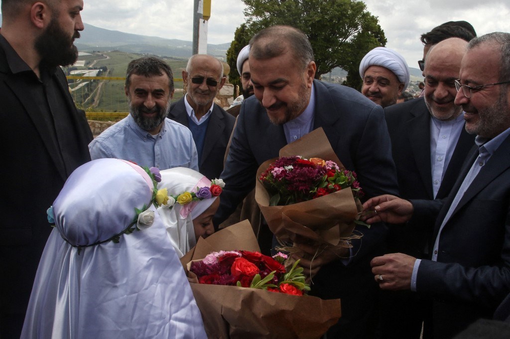 وزير الخارجية الإيراني حسين أمير عبد اللهيان عند الحدود اللبنانية مع فلسطين المحتلة