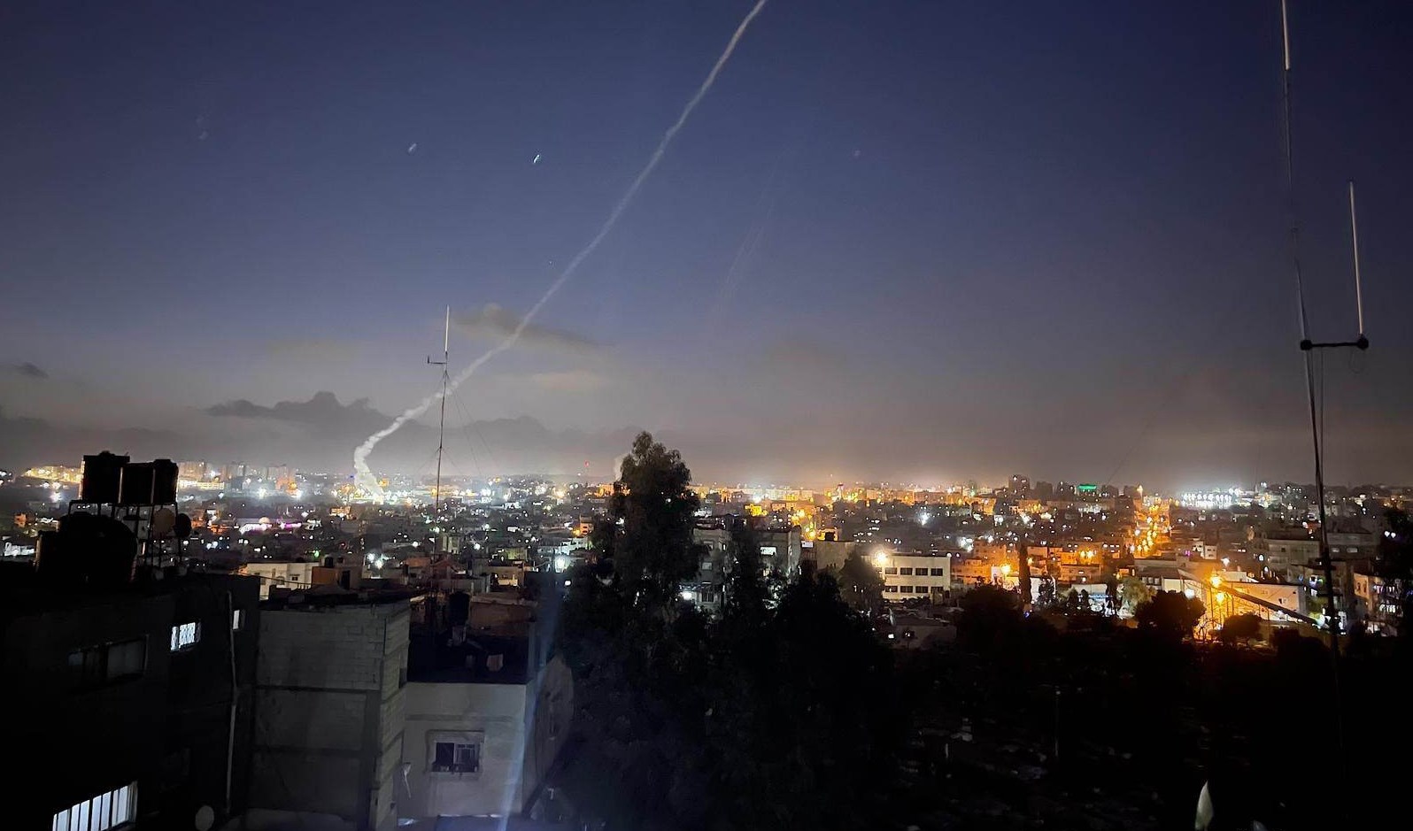 المقاومة الفلسطينية تستهدف مستوطنات غلاف غزة برشقات صاروخية