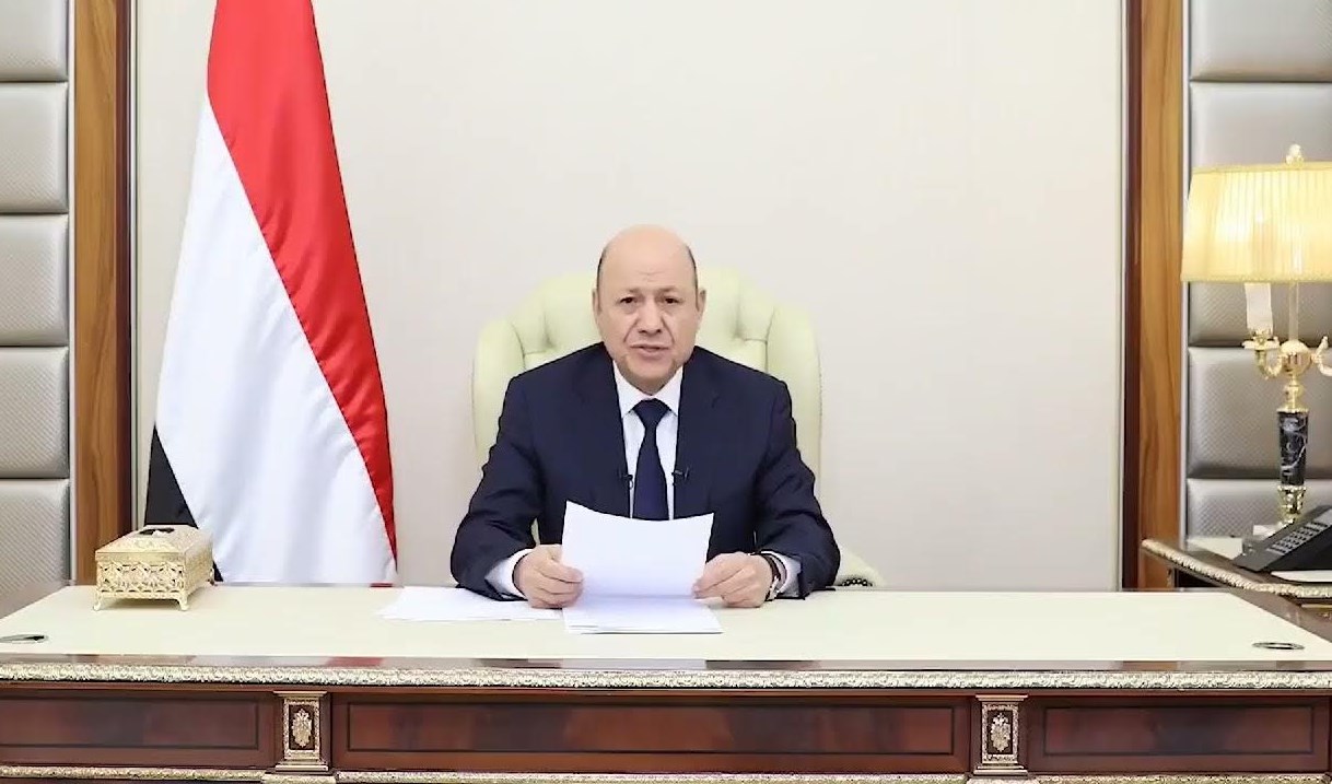 رئيس مجلس القيادة الرئاسي يجدد التزام المجلس بهدف إحياء السلام في البمن
