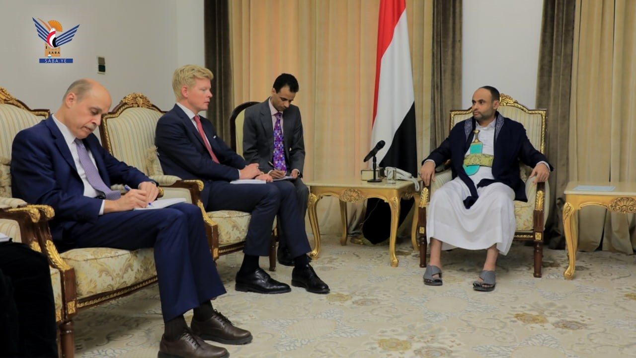 رئيس المجلس السياسي الأعلى مهدي المَشّاط مع المبعوث الأممي هانس غروندبرغ 