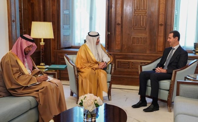 الرئيس السوري بشار الأسد مستقبلاً السفير نايف السديري سفير السعودية في الأردن