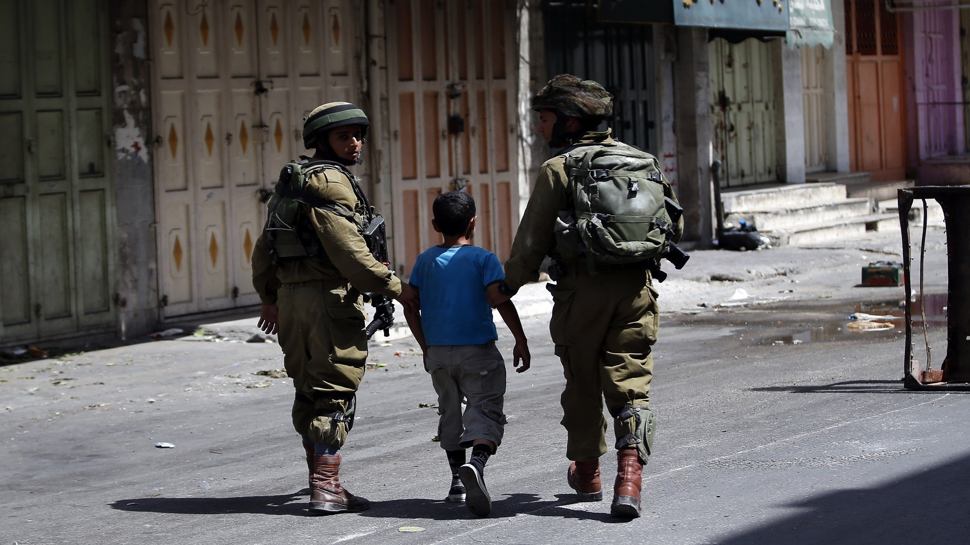 قوات الاحتلال الإسرائيلي تعتقل أحد أطفال جنين - فلسطين المحتلة