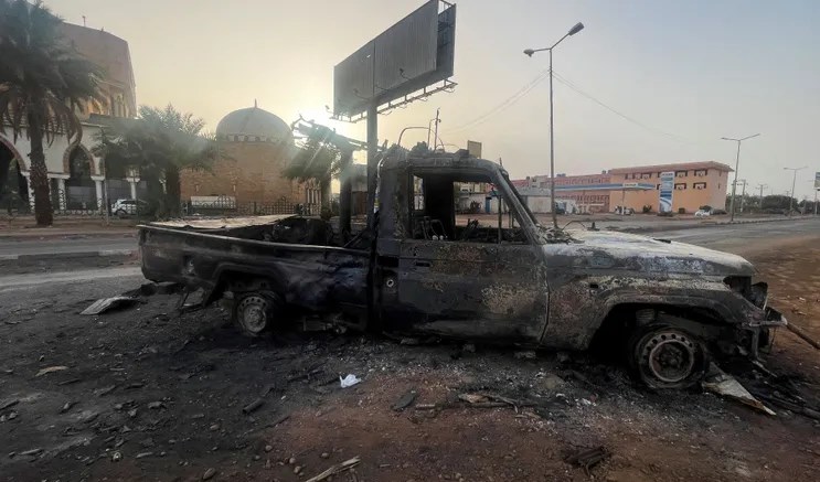 احتدام القتال في السودان.. ومحادثات بين الجيش و