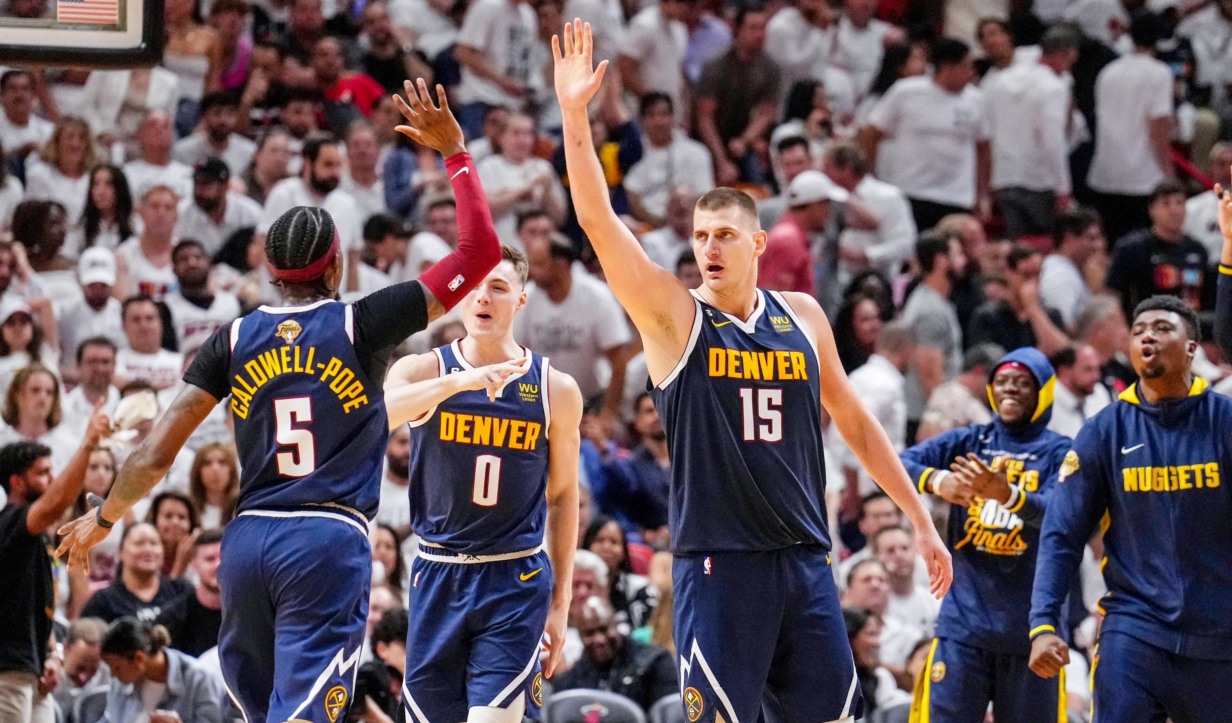 NBA: دنفر ناغتس ينتصر على ميامي ويقترب من أول لقب في تاريخه