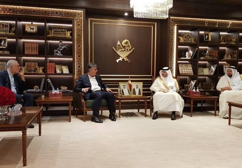 رئيس البنك المركزي الإيراني محمد رضا فرزين ونظيره القطري بندر بن محمد آل ثاني
