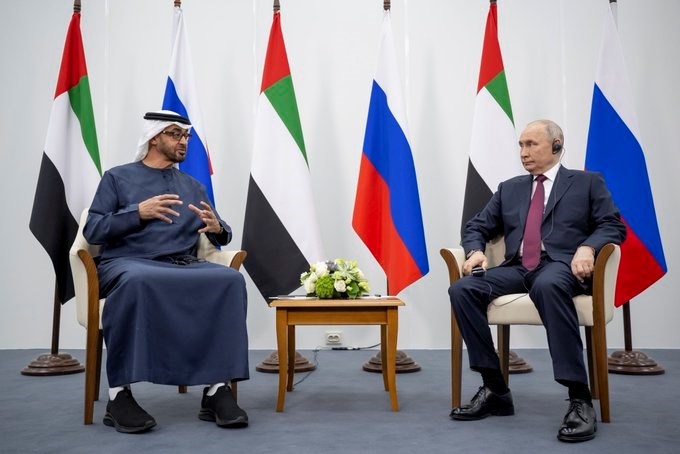 بوتين بعد لقاء ابن زايد: العلاقات بين البلدين تتطور بنجاح