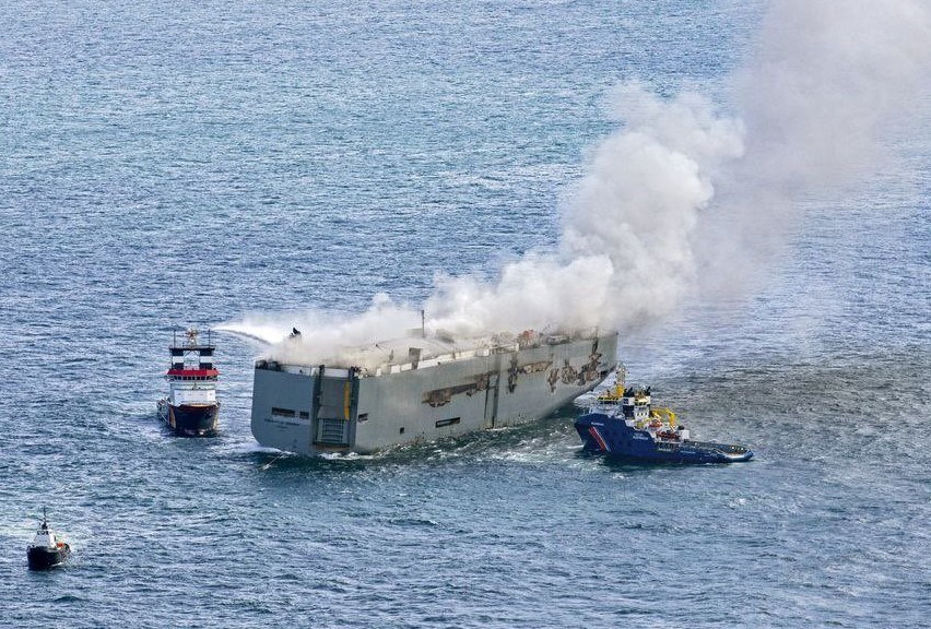 الحريق أتى على 3000 سيارة كهربائية