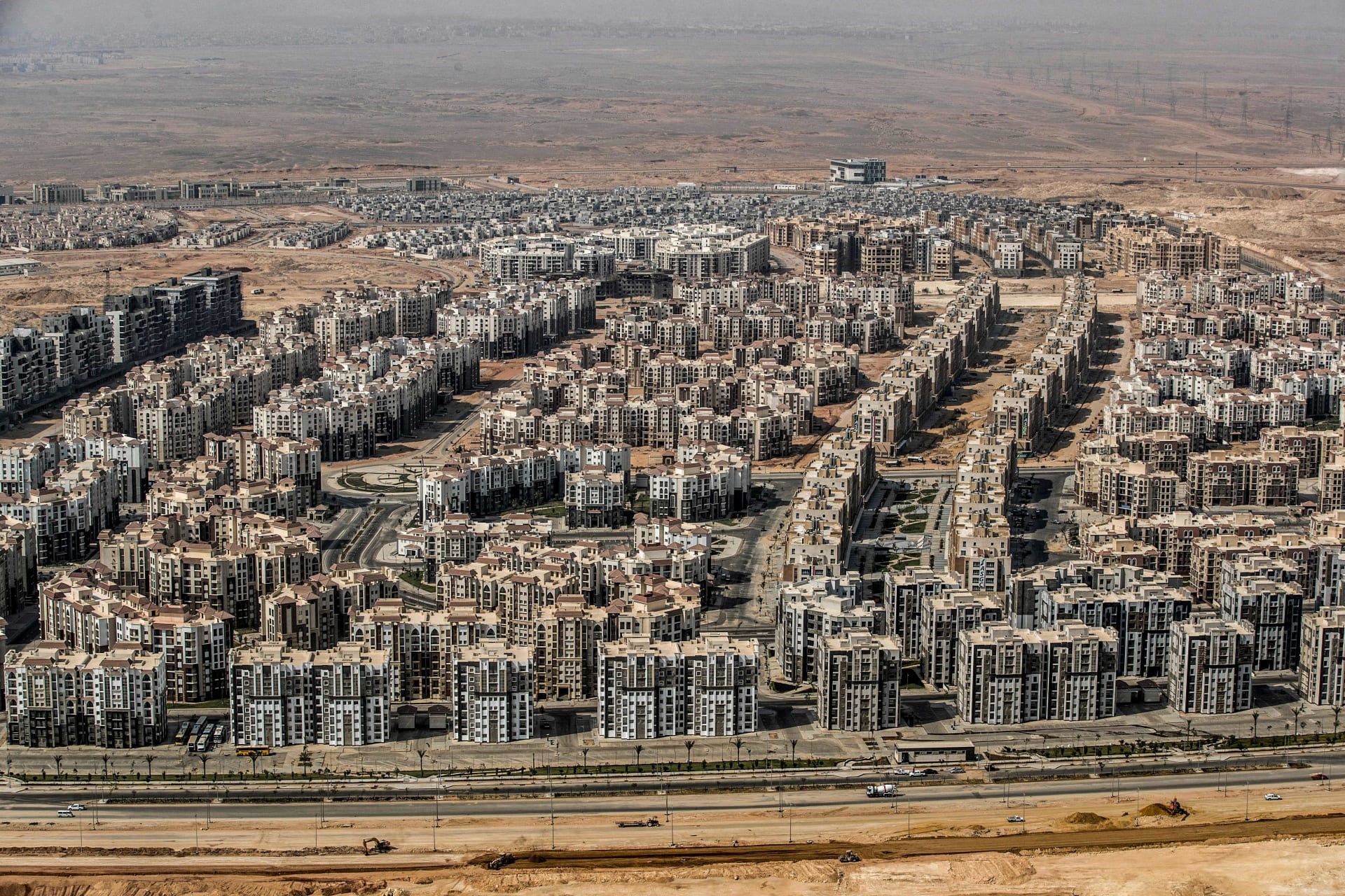 ذهب ودولار وعقارات.. ملاذ المصريّين للحفاظ على قيمة مدخّراتهم