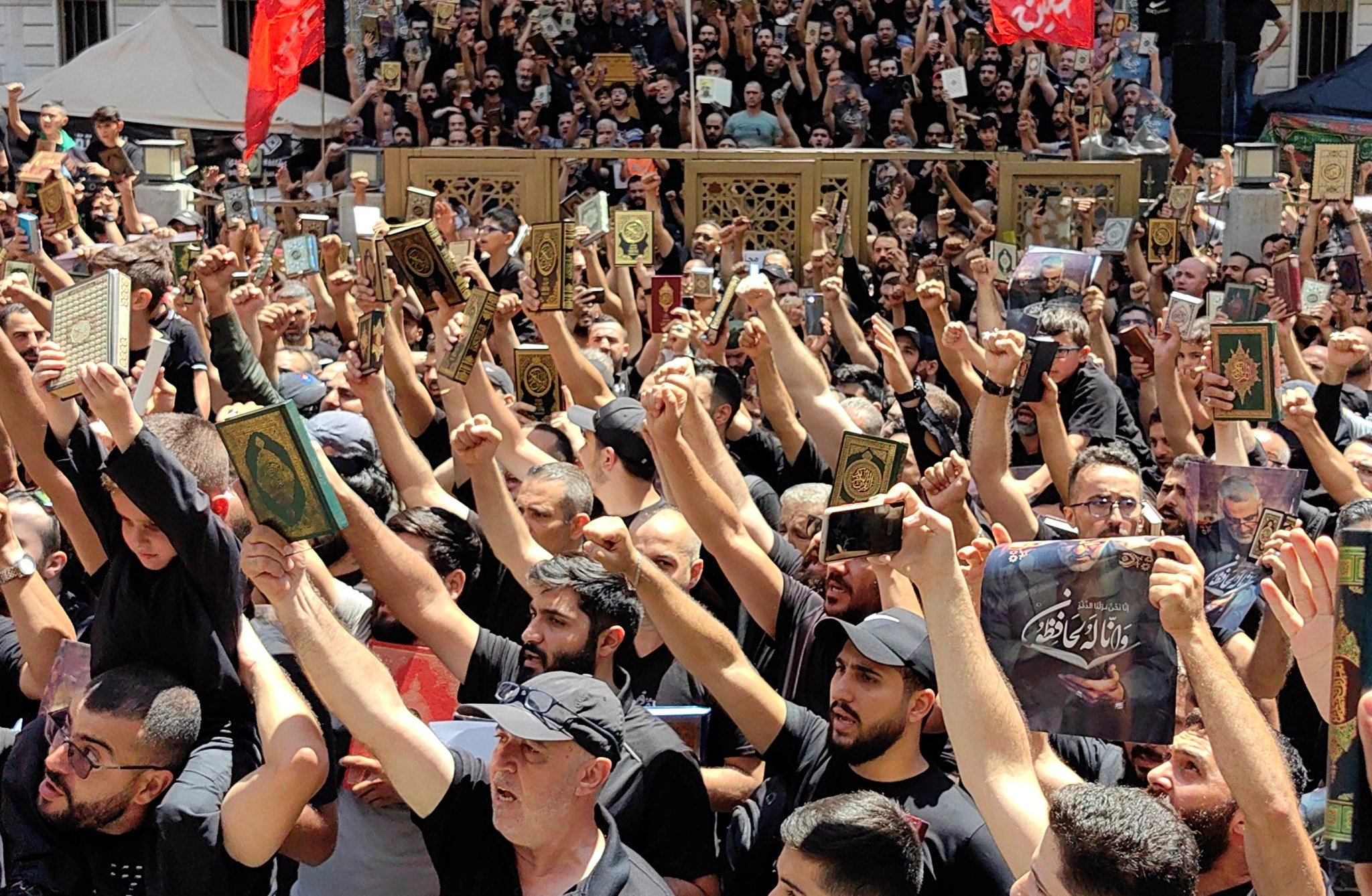تظاهرة في العاصمة اللبنانية بيروت احتجاجاً على حرق نسخ من المصحف الشريف في السويد (أرشيف)