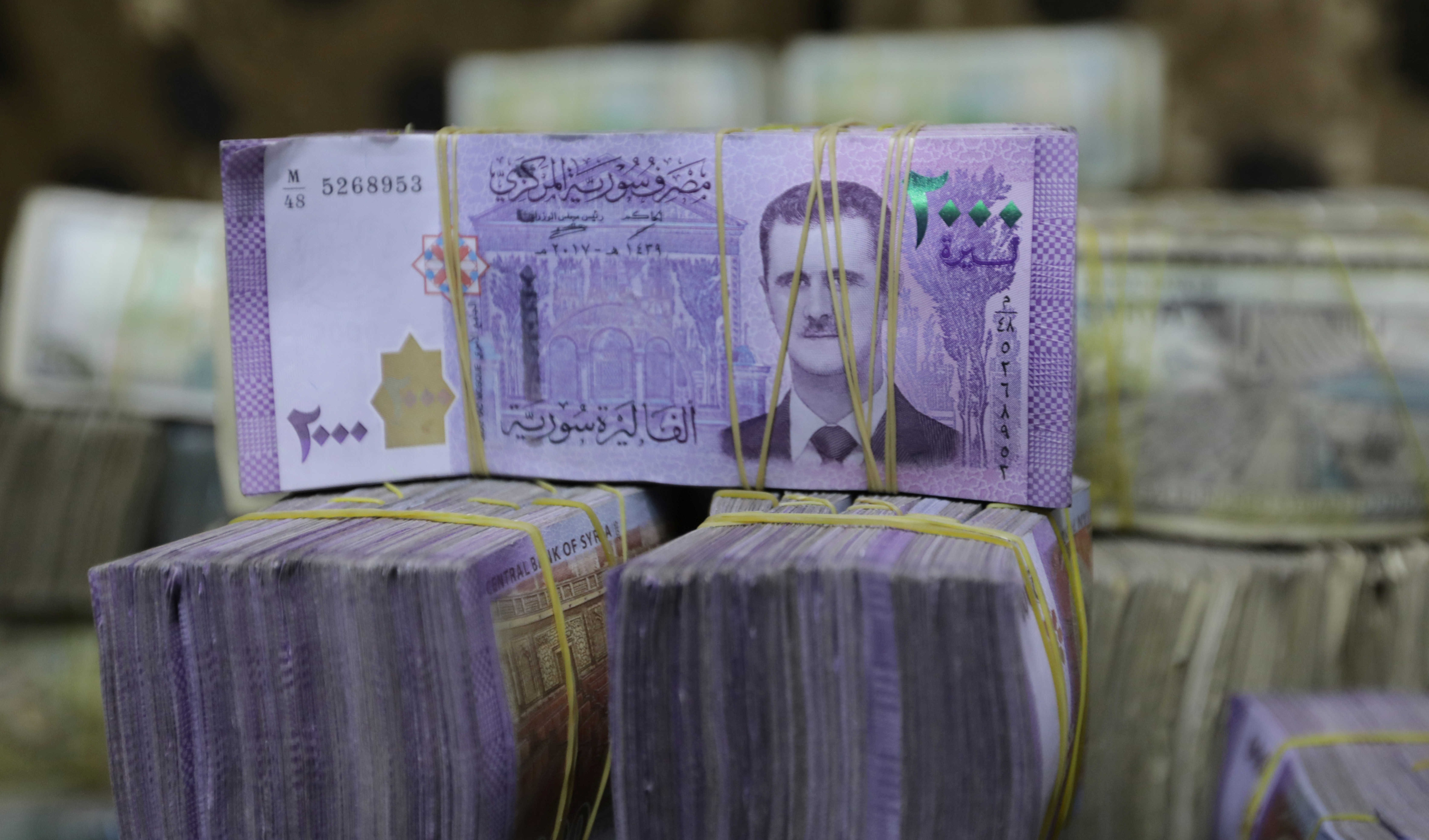 الرئيس الأسد يصدر مرسومين بزيادة الرواتب بنسبة 100 بالمئة
