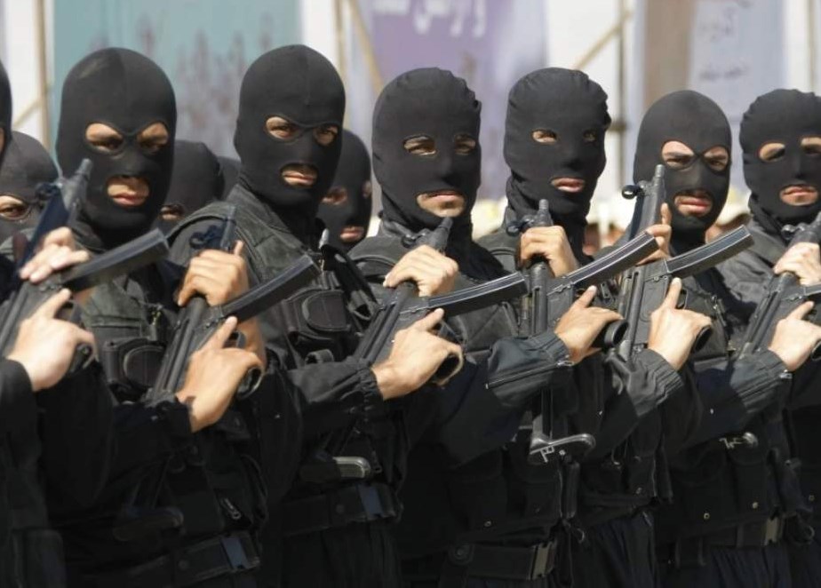 قوات الأمن الإيرانية تعتقل خلية من 12 عنصراً مرتبطة بأجهزة أجنبية تخطط لأعمال شغب في البلاد