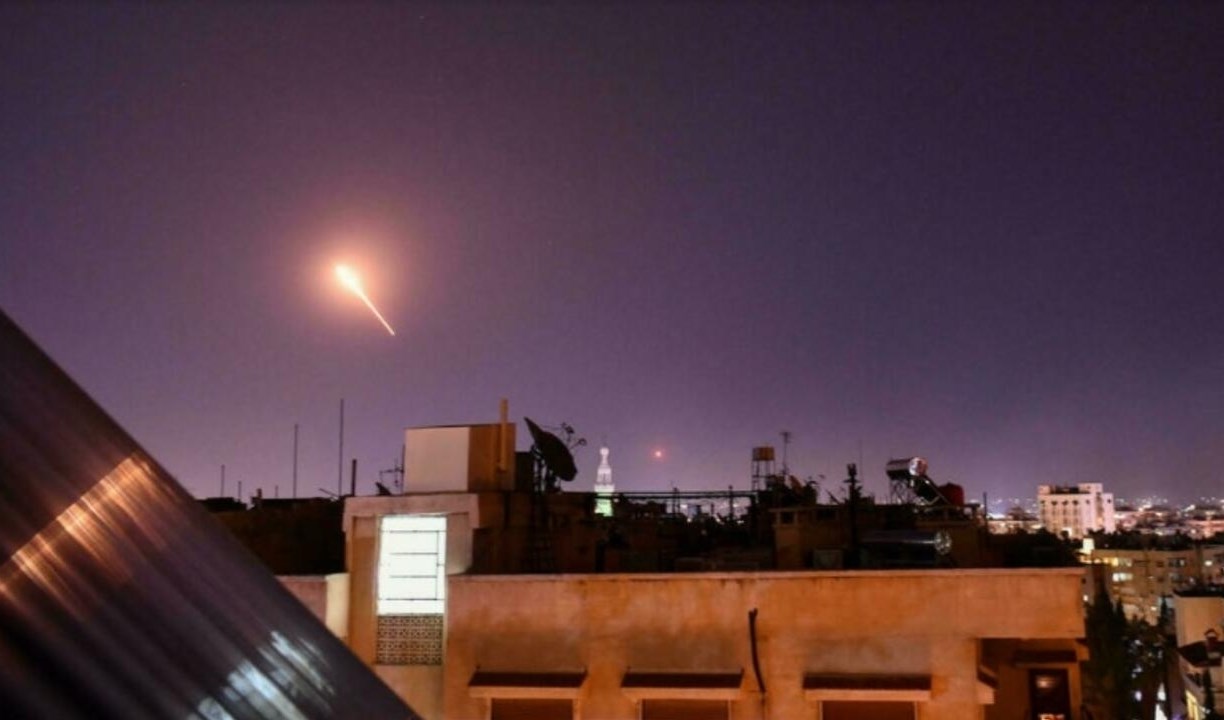 عدوان جديد على دمشق يؤدي إلى إصابة جندي، وخسائر مادية