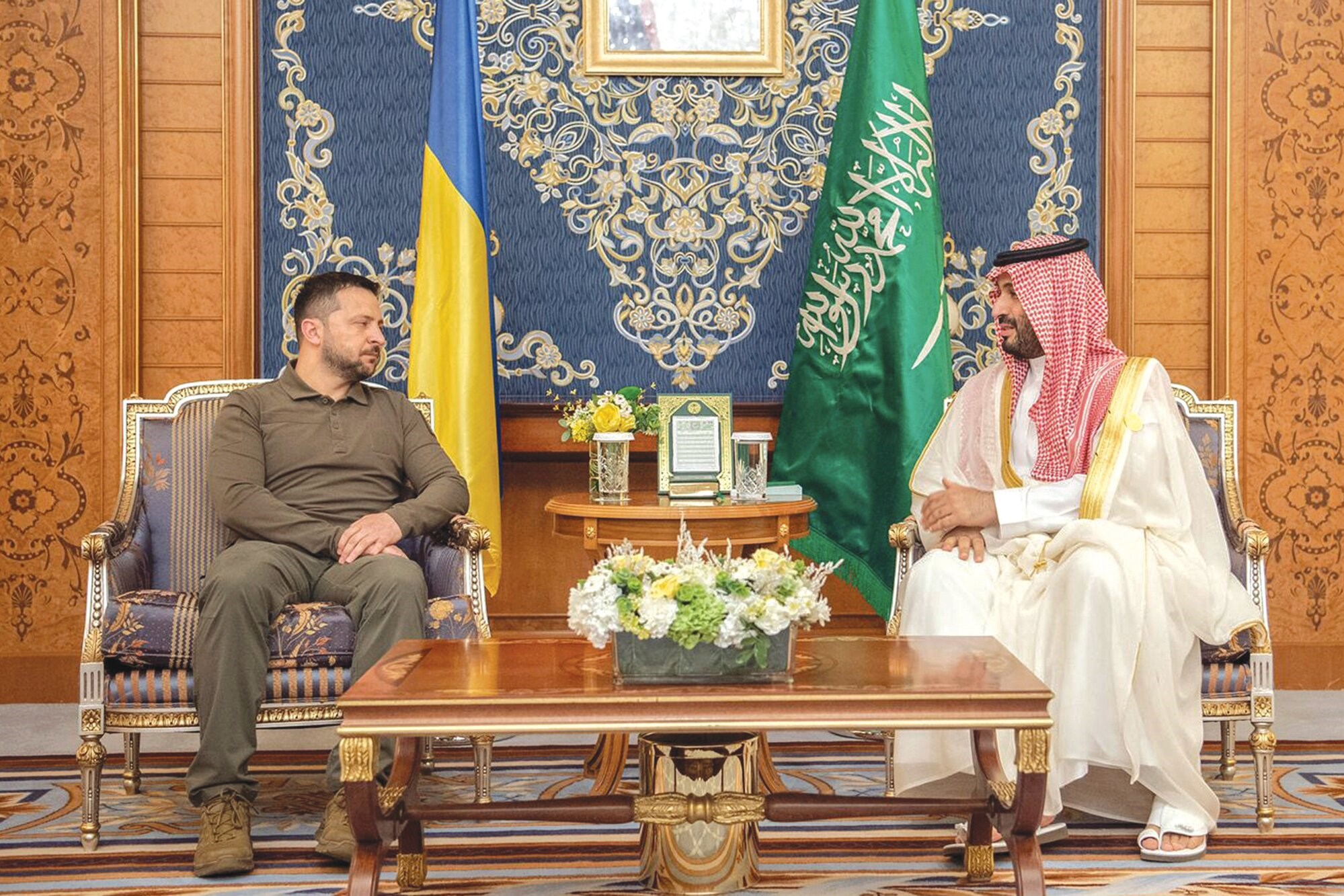 ولي العهد السعودي محمد بن سلمان برفقه الرئيس الأوكراني فولودومير زيلينسكي (أرشيف)
