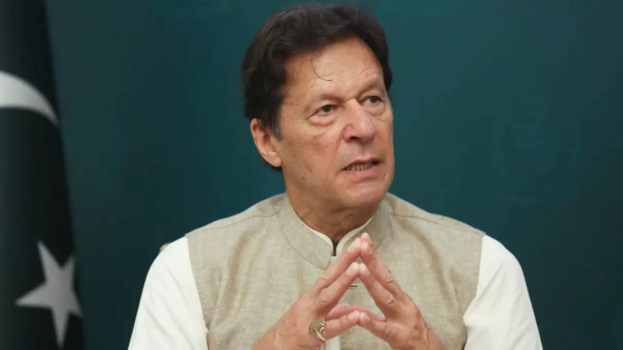الحكم بالسجن 3 سنوات على عمران خان.. والشرطة تلقي القبض عليه
