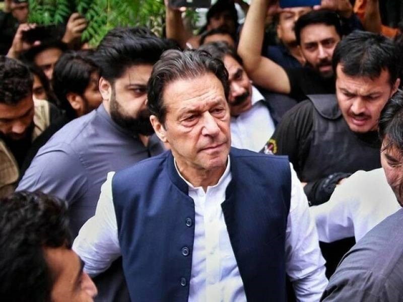 عمران خان لأنصاره: لا تجلسوا في منازلكم هادئين