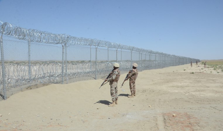 إيران: القبض على 4 إرهابيين تسللوا من باكستان