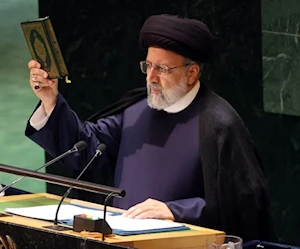 ئيسي يرفع نسخة من القرآن الكريم استنكاراً للاعتداءات على المصحف الشريف من منبر الأمم المتحدة ئيسي يرفع نسخة من القرآن الكريم استنكاراً للاعتداءات على المصحف الشريف من منبر الأمم المتحدة