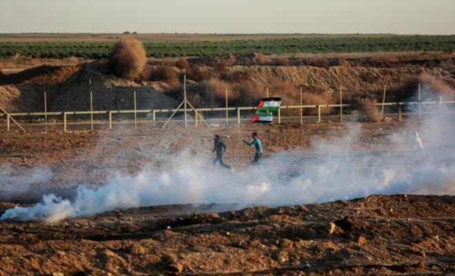 إصابة شاب فلسطيني خلال مواجهات مع قوات الاحتلال شرقيّ غزّة