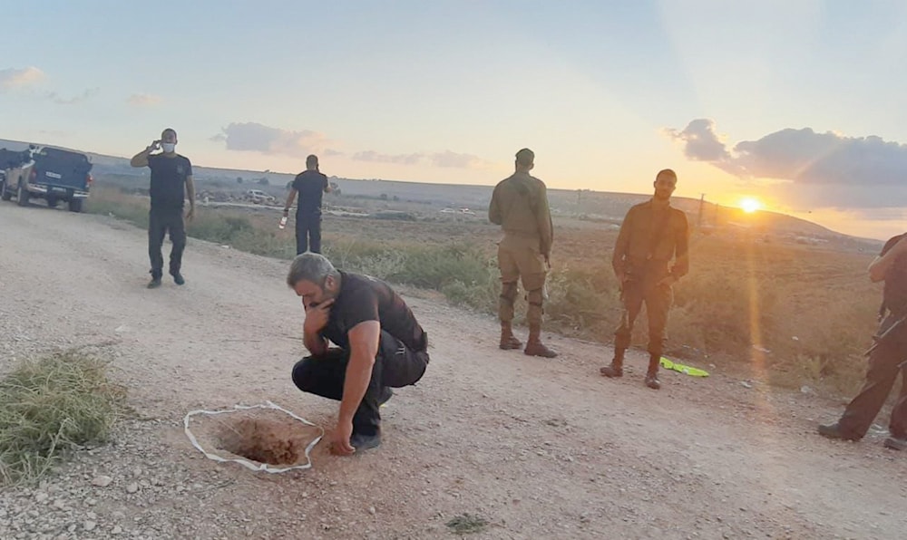 صورة للحفرة الذي تحرر منها الأبطال الستة من سجن جلبوع