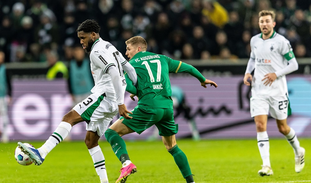 الدوري الألماني: أوغسبورغ يفوز على بوروسيا مونشنغلادباخ