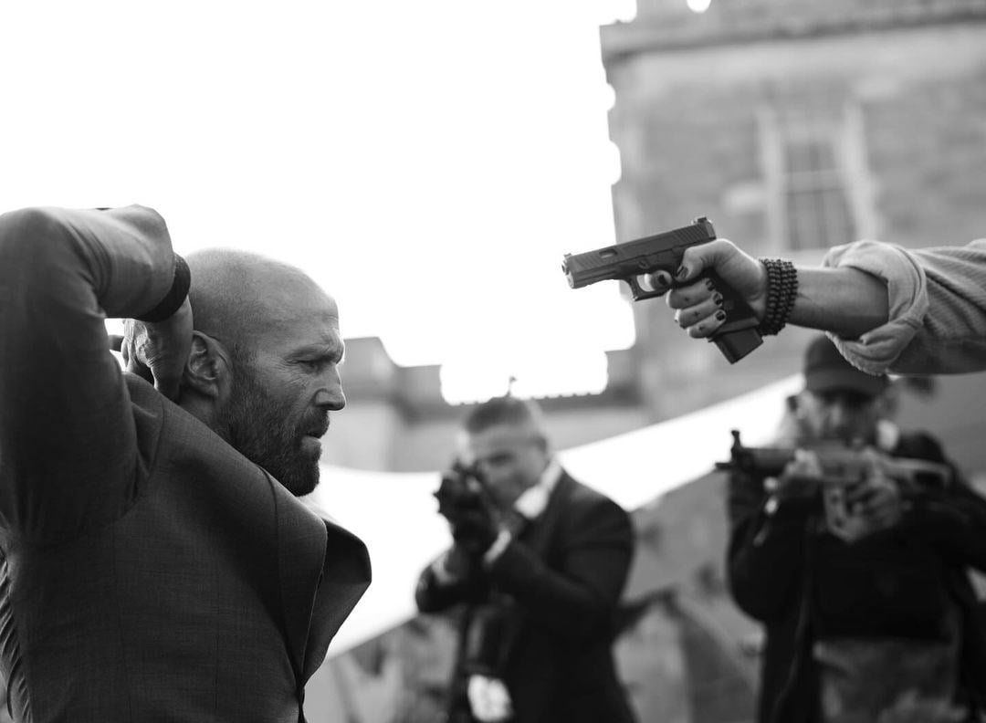 لحظات ويسقط حاملو الأسلحة في الفيلم قتلى