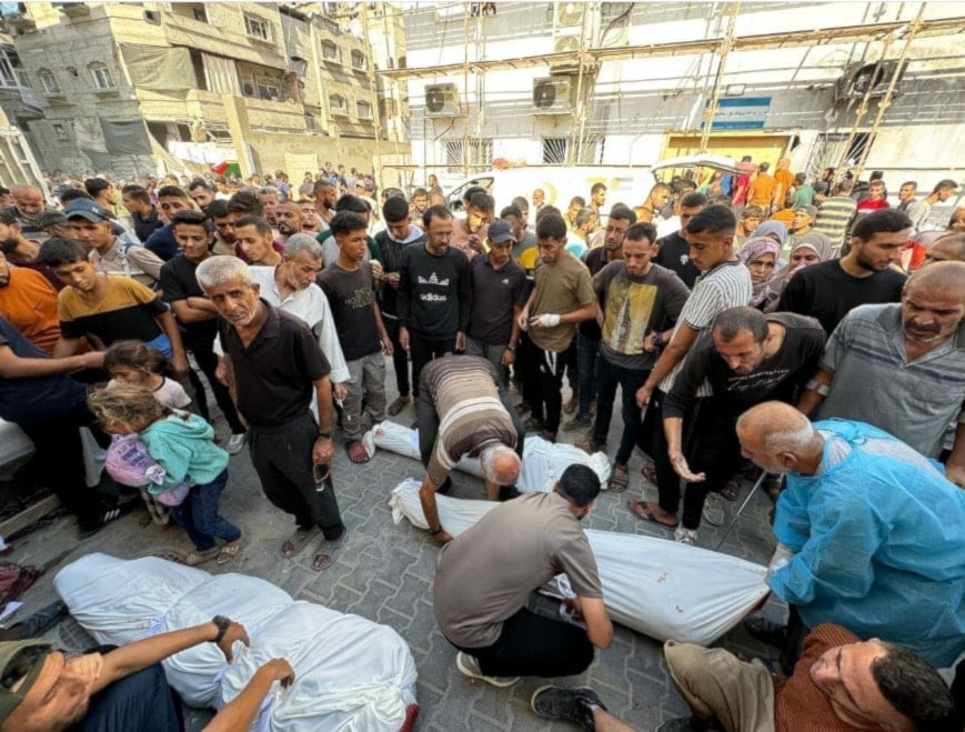 جثامين الشهداء متناثرة في شوارع جباليا شمالي قطاع غزة (صورة أرشيفية)