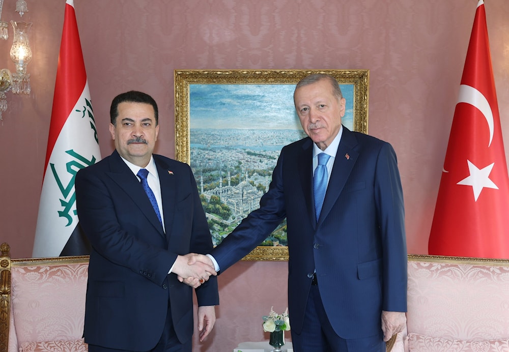 الرئيس التركي، رجب طيب إردوغان، مستقبلاً رئيس الوزراء العراقي، محمد شياع السوداني (أرشيفية)