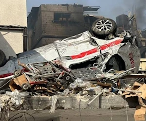 سيارة إسعاف استهدفها الاحتلال الإسرائيلي في أثناء نقل المصابين إلى مستشفى كمال عدوان في شمالي القطاع (مواقع فلسطينية) سيارة إسعاف استهدفها الاحتلال الإسرائيلي في أثناء نقل المصابين إلى مستشفى كمال عدوان في شمالي القطاع (مواقع فلسطينية)