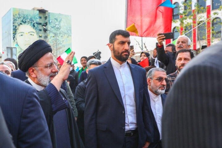 الرئيس الإيراني إبراهيم رئيسي يشارك في إحياء الذكرى الـ45 لانتصار الثورة الإسلامية في إيران