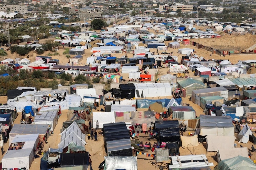 عشرات الآلاف الفلسطينيين نزحوا من شمال وجنوب ووسط قطاع غزة للهروب من الإبادة الجماعية